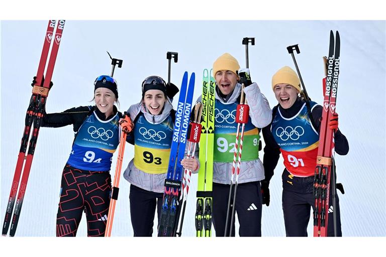 Das deutsche Team feiert Olympia-Bronze in Antholz.