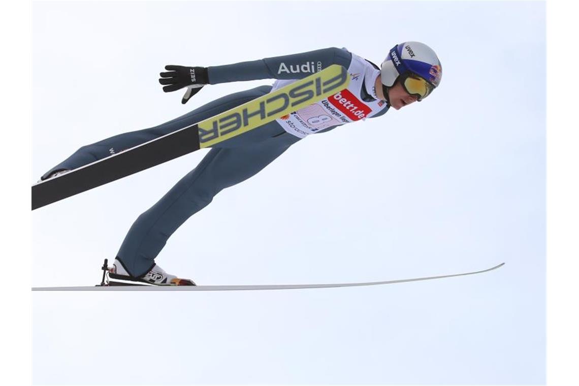 Kombinierer freuen sich nach Platz zwei Das deutsche Team um Vinzenz Geiger verpassten den Sieg in Oberstdorf. Foto: Karl-Josef Hildenbrand/dpa