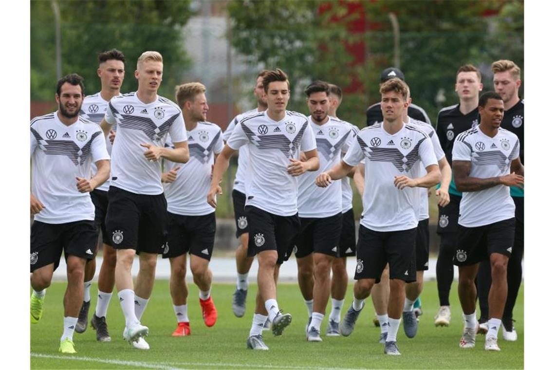 U21 schwitzt beim ersten Training in Italien Das deutsche U21-Team beim Training in Fagagna. Foto: Cézaro De Luca