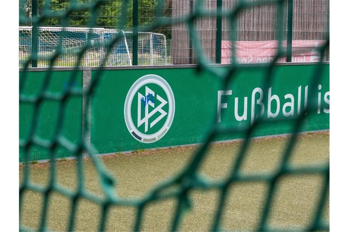 Das DFB-Präsidium berät unter anderem über die Fortsetzung des DFB-Pokals. Foto: Bernd Thissen/dpa