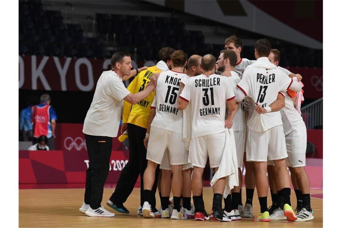 Das war die Olympia-Nacht Das DHB-Team besiegte Argentinien mit 33:25. Foto: Swen Pförtner/dpa