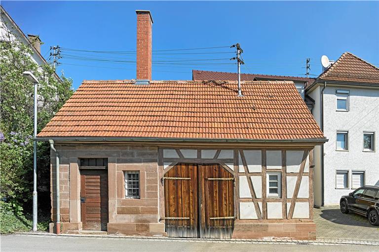 Das Dorfbackhaus in Heiningen wurde von der Gemeinde im Jahr 1866 zum Aufbewahren von Löschgerätschaften errichtet, ehe später der Einbau eines Backofens erfolgte. Das Gebäude ist Teil der Denkmalführung am kommenden Sonntag. Foto: Bernhard J. Lattner 