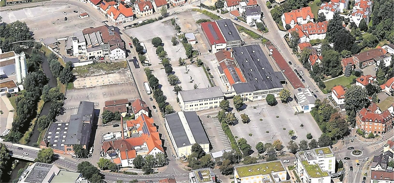 Das ehemalige Kaelble-Areal in Backnang liegt größtenteils brach oder wird als Parkplatz genutzt. Investor Hermann Püttmer hat für das Gelände große Pläne. Foto: F. Muhl