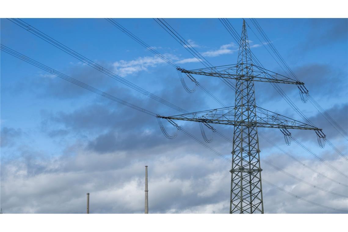 RWE beginnt Bau des größten Batteriespeichers in Deutschland Das ehemalige Kernkraftwerk nach der Sprengung der Markanten Kühltürme. (Archivbild)