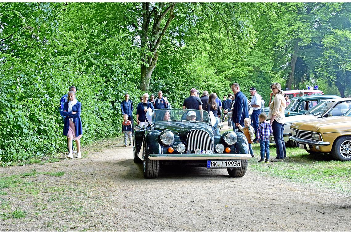 Das Ehepaar Beerkircher aus Backnang macht einen Sonntagsausflug im Oldtimer nac...