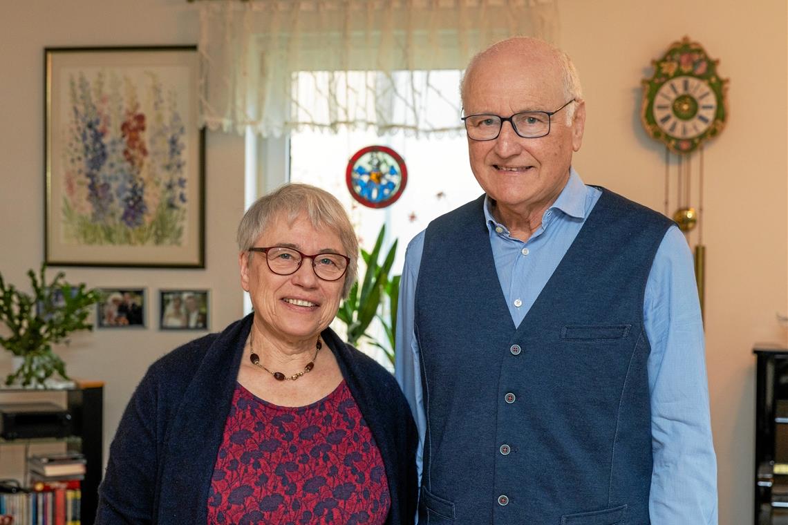 Mit Touren zu Fuß und mit dem Rad fing alles an Das Ehepaar Pfister heiratete vor 50 Jahren in der Backnanger Stiftskirche. Foto: A. Becher