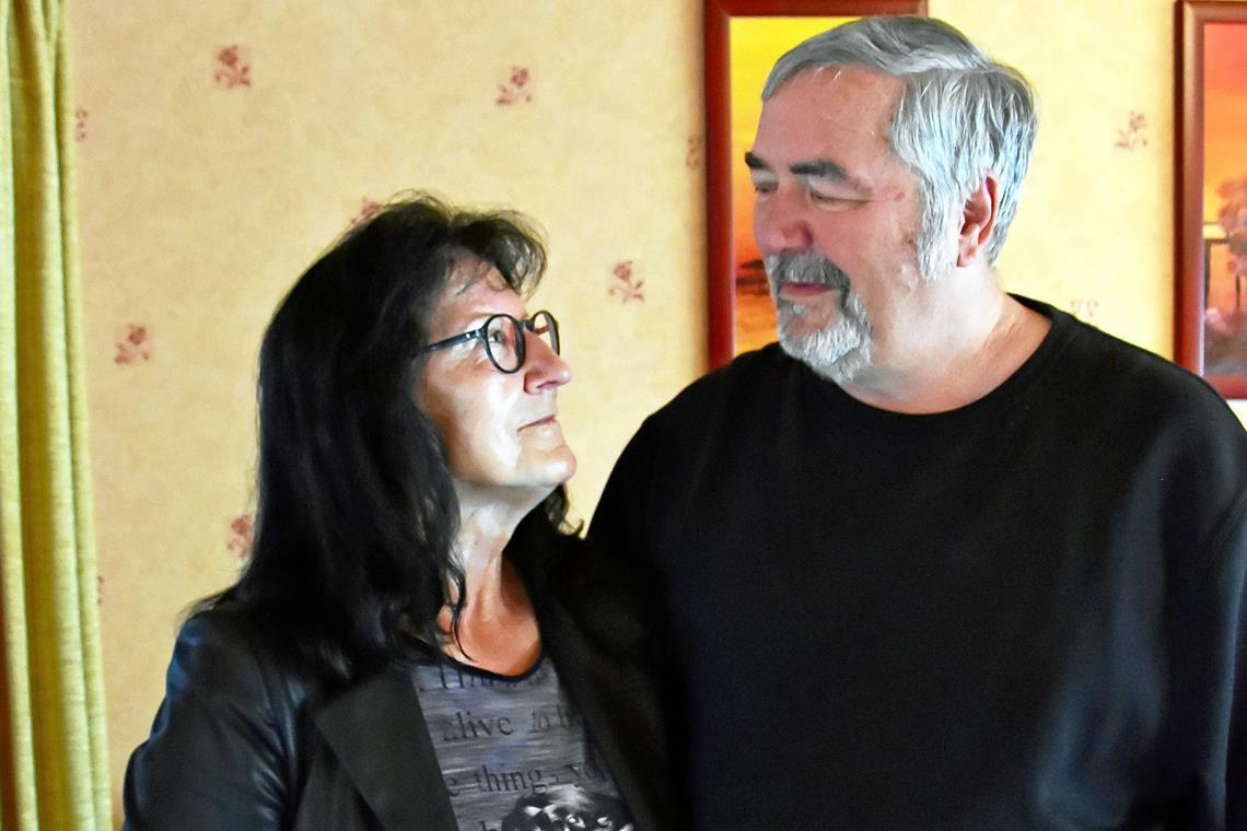 Verliebt schon mit 16 – vereint ein Leben lang Das Ehepaar Sibylle und Peter Pikart feiert 50 Jahre Ehe. Foto: Tobias Sellmaier