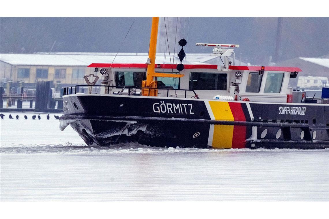 Das Eis war selbst für den Eisbrecher "Görmitz" zu dick.