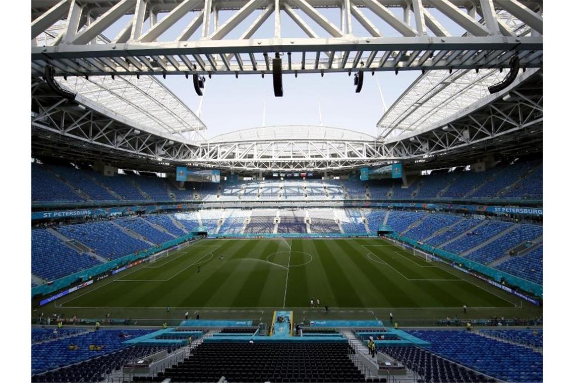 Das EM-Stadion in St. Petersburg. Die Corona-Zahlen steigen vor dem Viertelfinale in der Stadt deutlich an. Foto: Maxim Shemetov/Pool Reuters/AP/dpa
