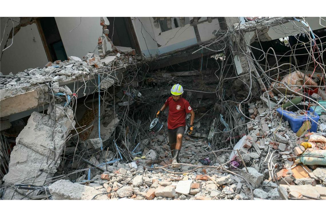 Mehr als 1000 Tote bestätigt Das Erdbeben in Myanmar hat große Schäden angerichtet. Es gibt offenbar mehr als 1000 Todesopfer.