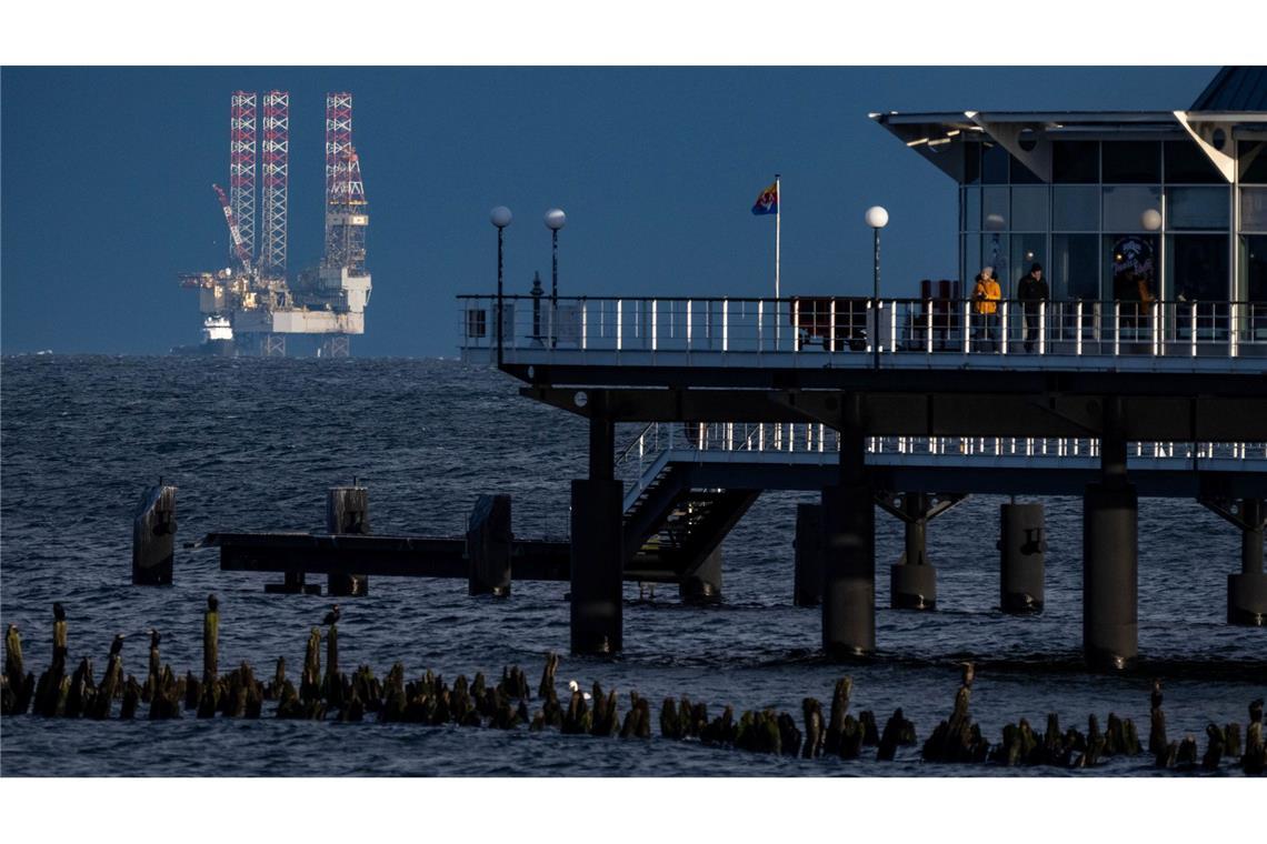 Ölfund in polnischer Ostsee - Bund verweist auf Klimaziele Das Erscheinen einer Bohrplattform in Sichtweite des deutschen Teils der Insel Usedom hatte im vergangenen Jahr für Überraschung gesorgt.
