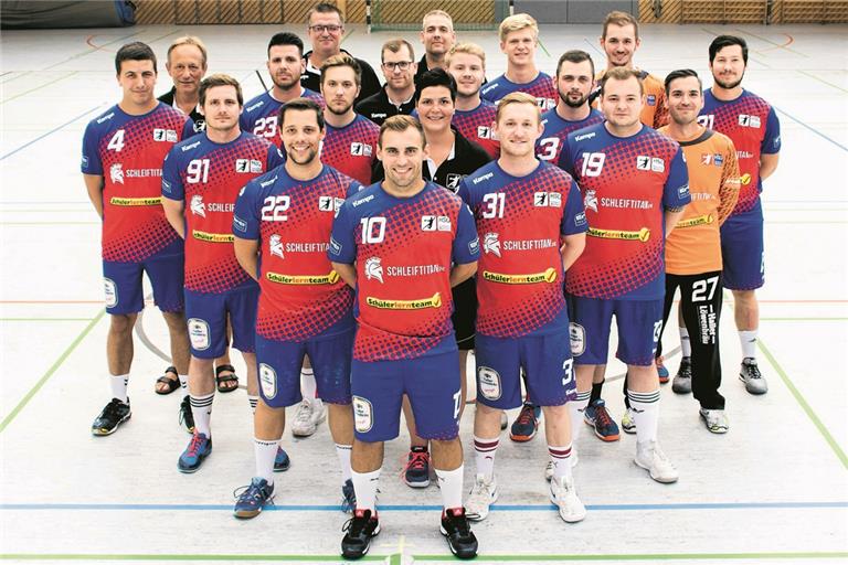 Das erste HSG-Team um Trainer Alexander Belz (hinten links) und Co-Trainer Boris Baumann (rechts daneben) strebt den Aufstieg an. Foto: privat