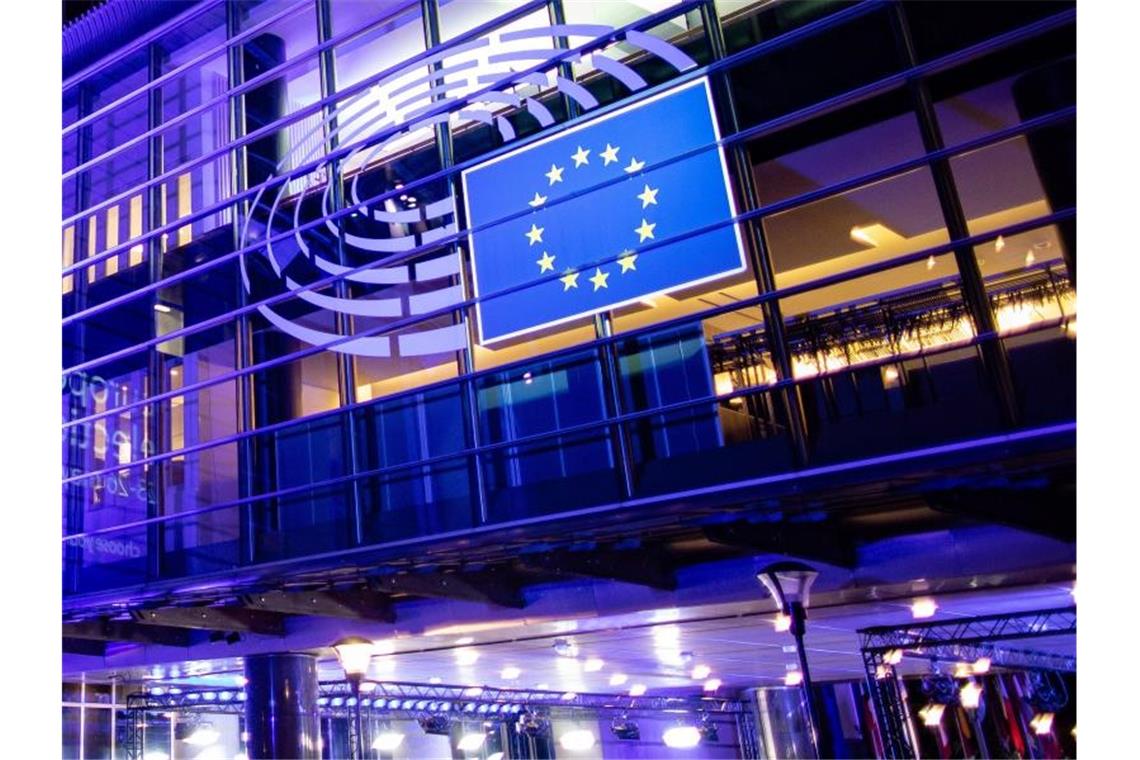 Das Europaparlament in Brüssel stimmt über das mehr als 500 Seiten starke Abkommen ab. Foto: Marcel Kusch/dpa
