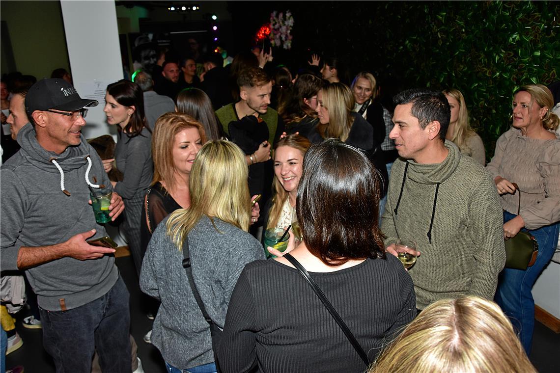 Das Event ist sehr gut besucht, wie hier bei Diaz & Jonez im Fancy. Livenacht Ba...