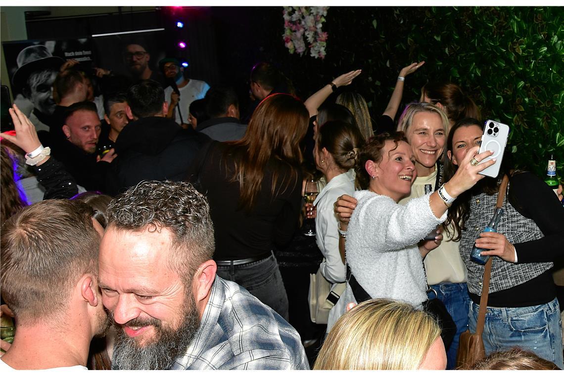 Das Event ist sehr gut besucht, wie hier bei Diaz & Jonez im Fancy. Livenacht Ba...