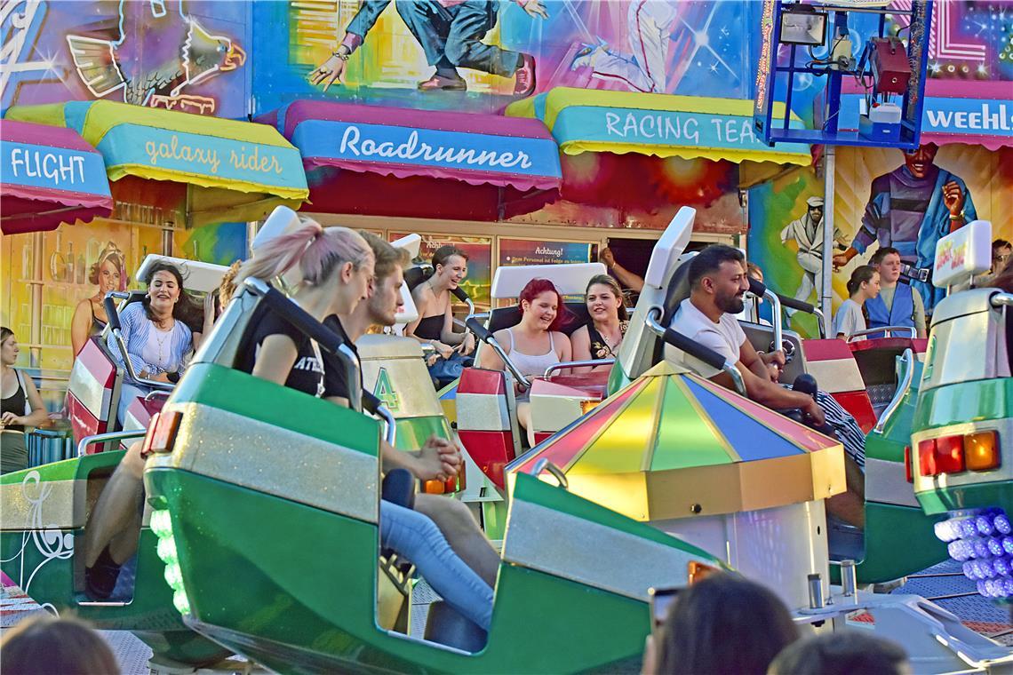 Das Fahrgeschäft Break-Dance. Straßenfest 2025  in Backnang.
