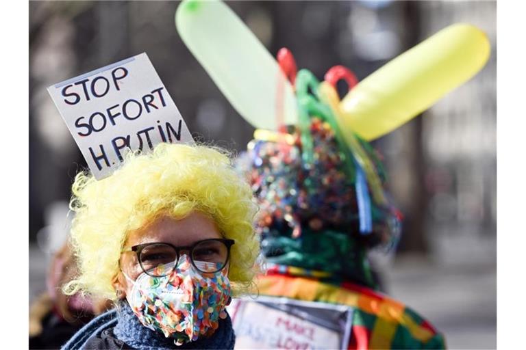 Das Festkommitee Kölner Karneval hat für Rosenmontag zu einer Friedensdemonstration aufgerufen. Foto: Federico Gambarini/dpa