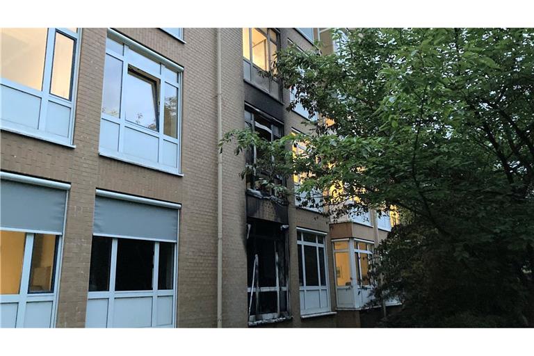 Das Feuer in dem Hamburger Krankenhaus wurde wohl absichtlich gelegt. Ein Patient hat ersten Erkenntnissen zufolge sein Kissen in Brand gesteckt.