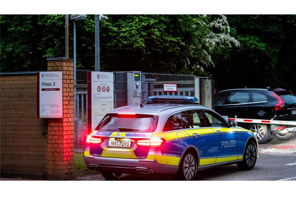 Verdacht auf Brandstiftung - Patient festgenommen Das Feuer war in einem Hamburger Krankenhaus ausgebrochen.