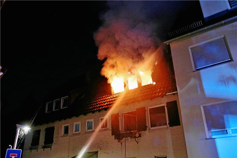 Das Feuer wurde gegen 22.30 Uhr gemeldet. Fotos: Kevin Lermer/7 aktuell
