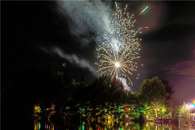 Das Feuerwerk beim Sommernachtsfest am Fornsbacher Waldsee ist umstritten.