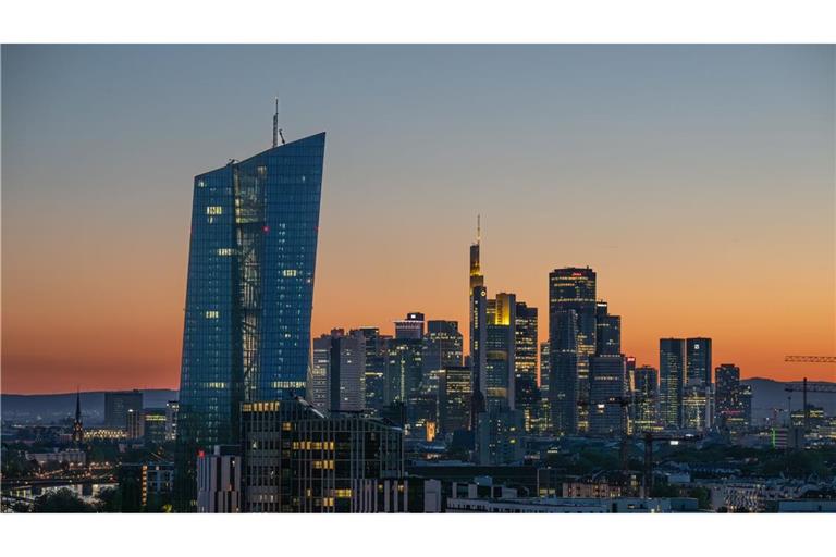 Das Filialsterben bei den Banken und Sparkassen in Deutschland setzt sich mit erhöhter Geschwindigkeit fort.