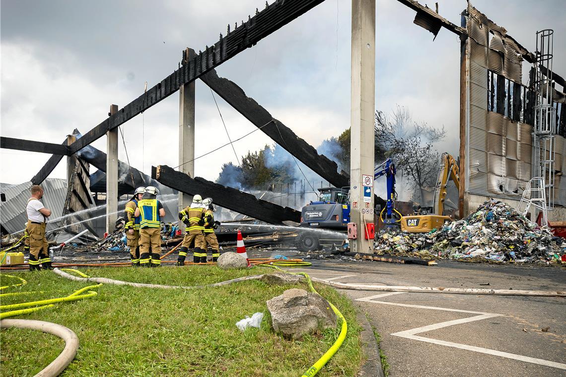 Großbrand in Backnanger Gewerbegebiet Das Firmengebäude im Backnanger Industriegebiet ist komplett ausgebrannt. Foto: Alexander Becher