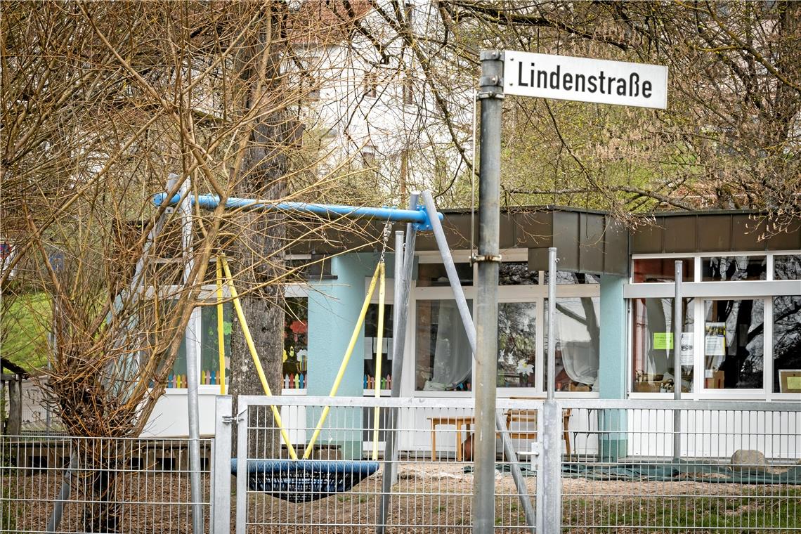 Backnang will Klimaschutzprojekte vorziehen Das Flachdach des städtischen Kindergartens in der Lindenstraße soll saniert und mit einer Fotovoltaikanlage ausgerüstet werden. Ursprünglich war das Projekt erst für 2026 geplant. Nun soll es bereits im kommenden Jahr verwirklicht werden. Foto: Alexander Becher