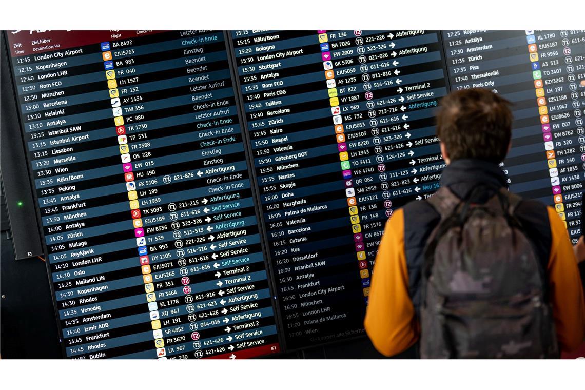 Deutsche Flug-Passagiere müssen mehr bezahlen Das Flugangebot aus Deutschland ist kleiner geworden.
