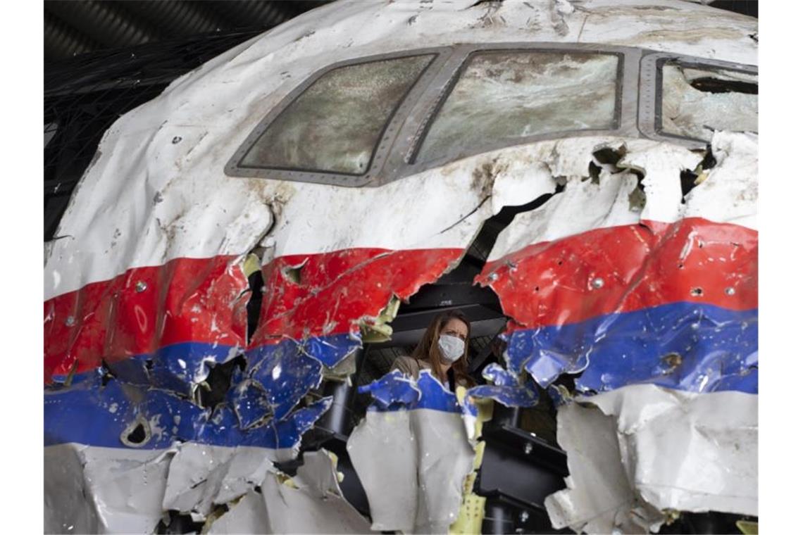 Das Flugzeug der Malaysia Airlines sollte im Juli 2014 von Amsterdam nach Kuala Lumpur fliegen. Foto: Peter Dejong/AP Pool/dpa