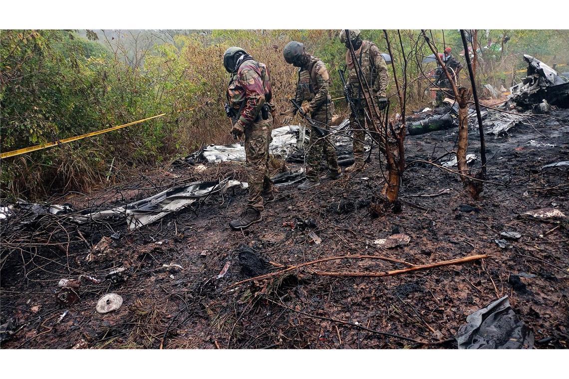 Zwei Deutsche sterben bei Absturz von Kleinflugzeug in Kenia Das Flugzeug stürzte in einer hügeligen Gegend ab.