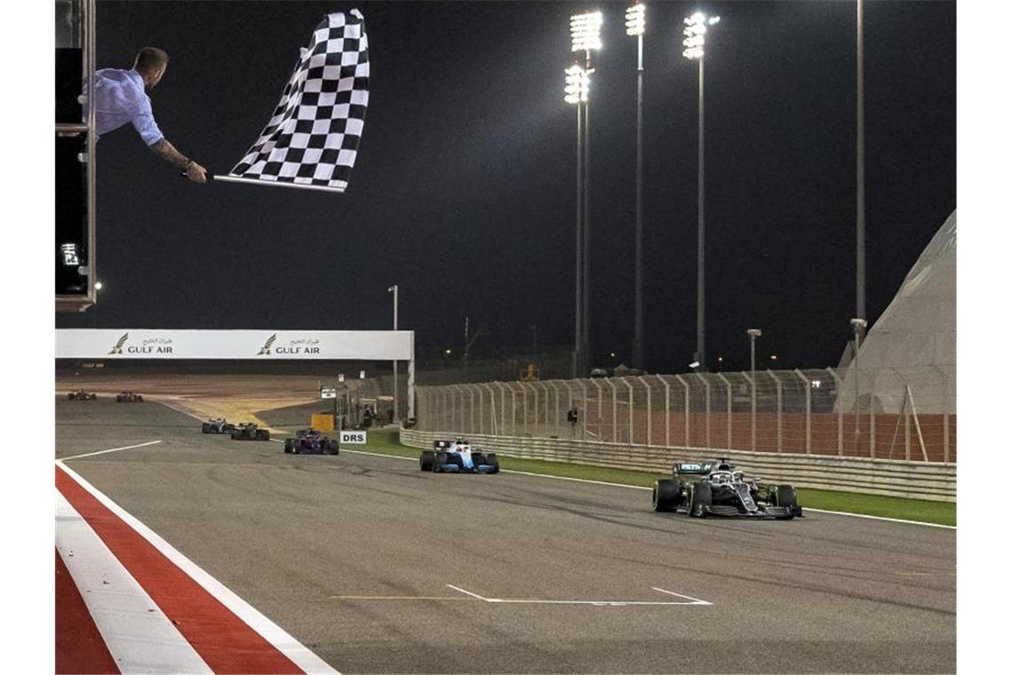 Das Formel-1-Rennen in Bahrain findet hinter verschlossenen Toren statt. Foto: Andrej Isakovic/AFP POOL/AP/dpa