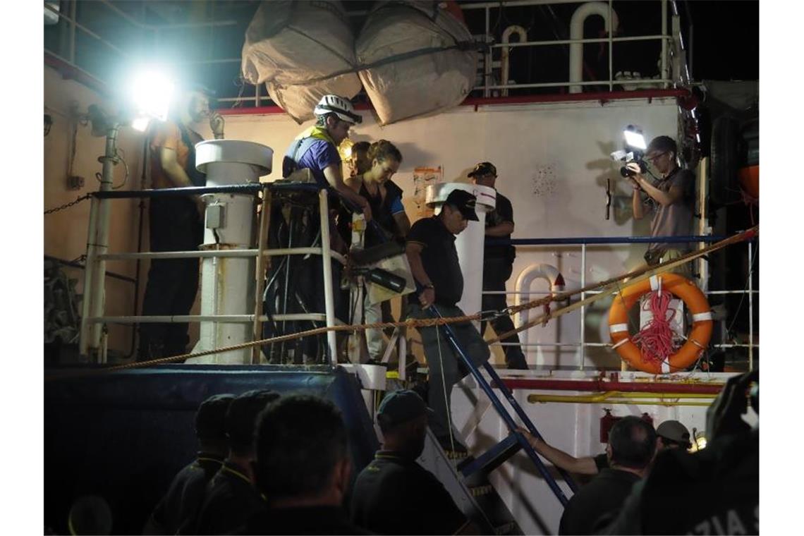 Sea-Eye rettet wieder: 44 Migranten von Holzboot aufgenommen Das Foto zeigt Carola Rackete aus Kiel, deutsche Kapitänin der „Sea Watch 3“. Foto: Selene Magnolia/Sea Watch