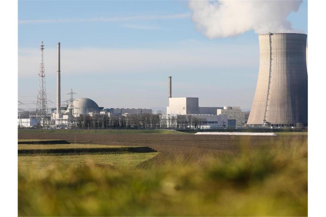 Das Foto zeigt das Kernkraftwerk Philippsburg wenige Tage vor der Abschaltung. Foto: Christoph Schmidt/dpa