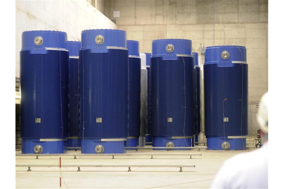 Zwei Anlagen für Rückbau der Atomkraft fertig Das Foto zeigt das mit 34 Castor-Behältern gefüllte Zwischenlager für Atommüll am Kernkraftwerk in Philippsburg. Foto: Uli Deck/Archivbild