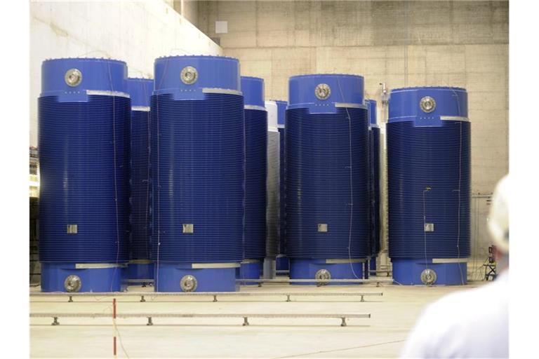 Das Foto zeigt das mit 34 Castor-Behältern gefüllte Zwischenlager für Atommüll am Kernkraftwerk in Philippsburg. Foto: Uli Deck/Archivbild