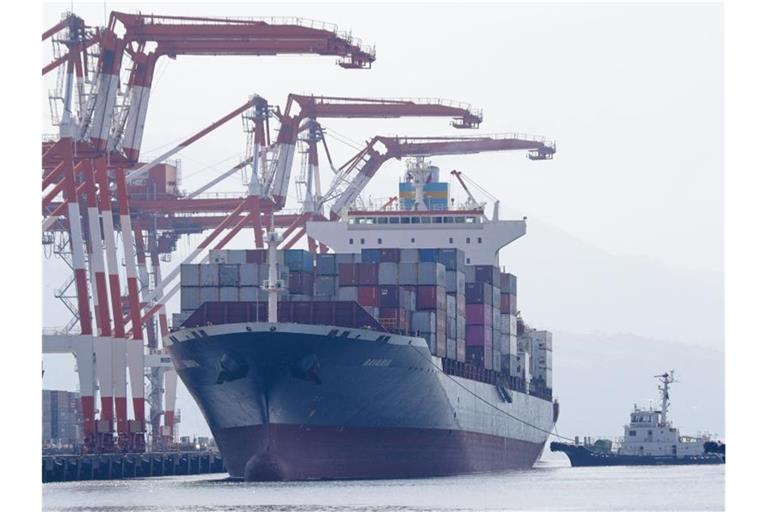 Das Frachtschiff „MV Bavaria“ im Hafen Subic Bay. Foto: Aaron Favila/AP