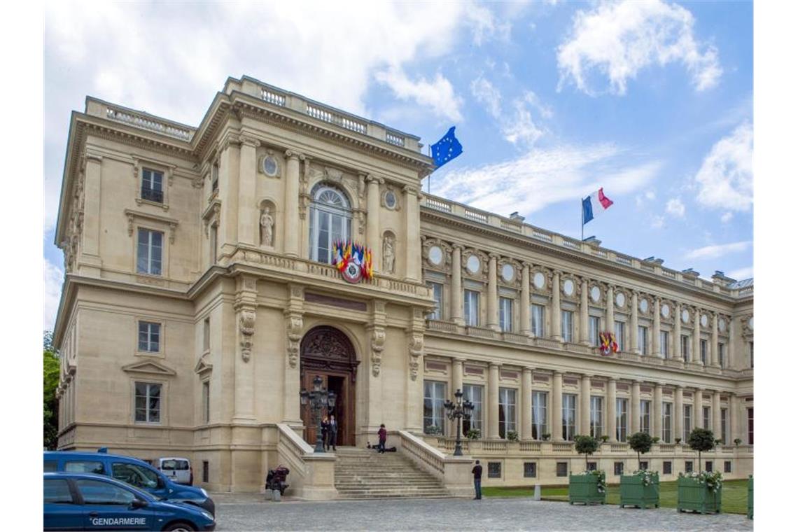 U-Boot-Streit: Frankreich ruft Botschafter zurück Das französische Außenministerium am Quai d'Orsay in Paris - jetzt wurden die Botschafter aus den USA und Australien zu Konsultationen zurückgerufen. Foto: Jens Büttner/dpa-Zentralbild/dpa
