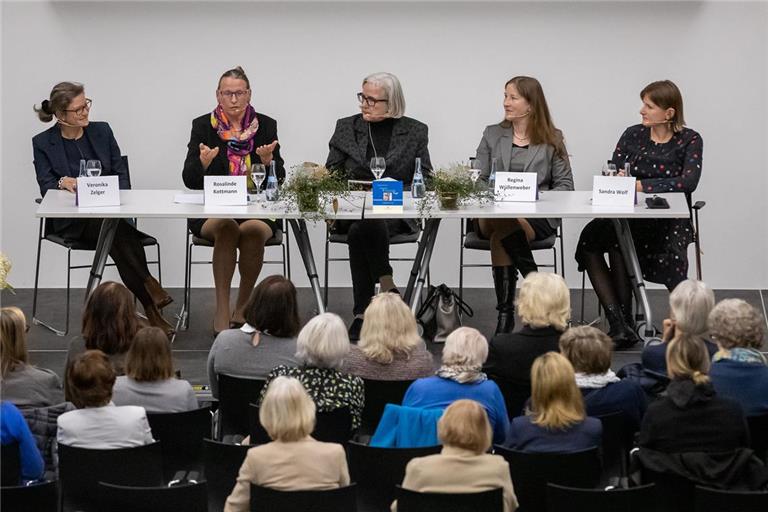 Das Frauenforum Backnang beteiligt sich regelmäßig mit Veranstaltungen an den Frauenwirtschaftstagen – seien es Vorträge oder Podiumsdiskussionen. Archivfoto: Alexander Becher