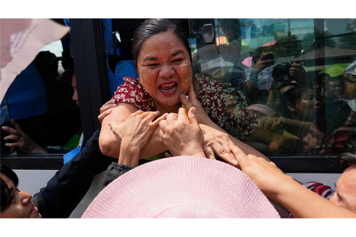Das frühere Birma versinkt seit dem Putsch ins Chaos und Gewalt - viele Gegner wurden vom Militär inhaftiert.