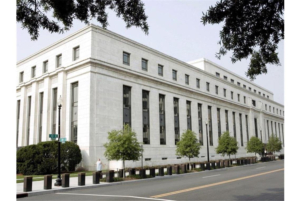 US-Notenbank schaltet auf Abwarten Das Gebäude der US-amerikanischen Notenbank Federal Reserve in Washington. Foto: Matthew Cavanaugh/EPA/dpa