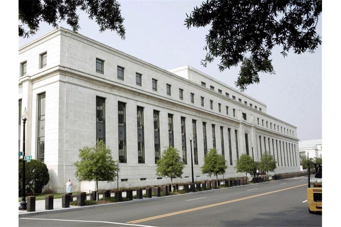 Das Gebäude der US-amerikanischen Notenbank Federal Reserve in Washington. Foto: Matthew Cavanaugh/EPA/dpa