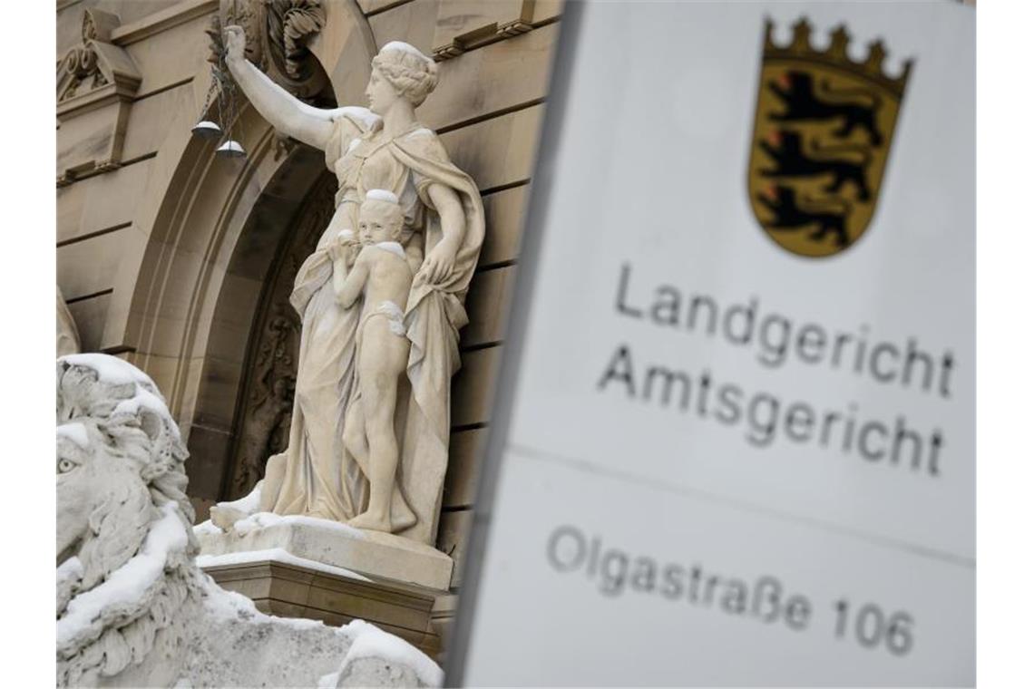 Ermittlungen zu mutmaßlicher Vergewaltigung dauern an Das Gebäude des Amts- und Landgerichts in Ulm. Foto: Sina Schuldt/dpa