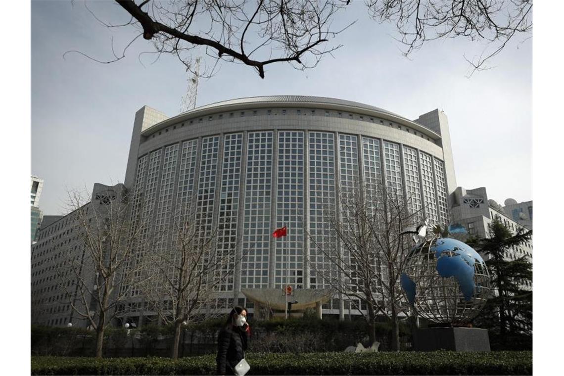 Das Gebäude des Außenministeriums in Peking. Die EU hat zum ersten Mal seit mehr als drei Jahrzehnten wieder Sanktionen gegen China wegen Verletzungen der Menschenrechte verhängt. Foto: Andy Wong/AP/dpa