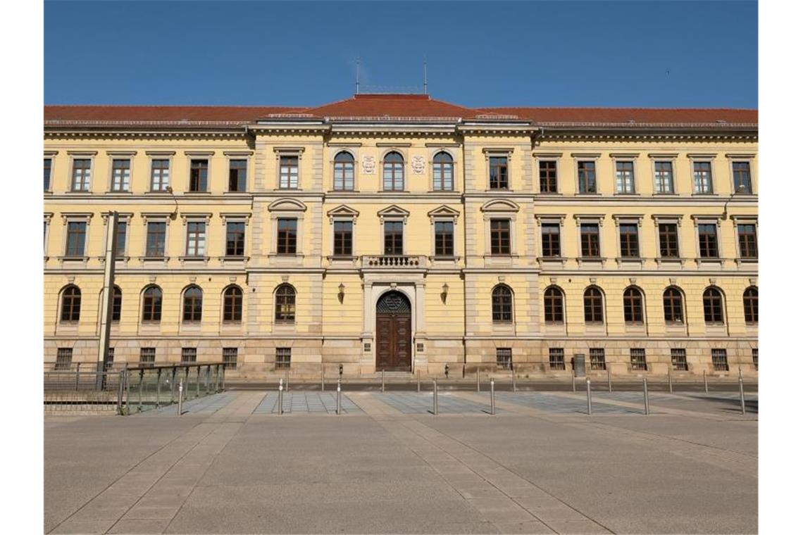 Sächsische AfD darf nur mit 30 Listenkandidaten antreten Das Gebäude des Landgerichts in Leipzig, in dem auch der sächsische Verfassungsgerichtshof seinen Sitz hat. Foto: Sebastian Willnow