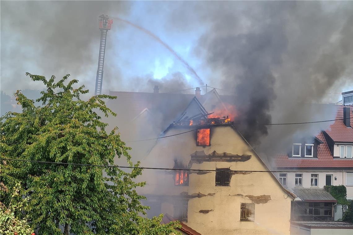 Großbrand in der Innenstadt Das Gebäude ist völlig ausgebrannt. Foto: B. Beytekin