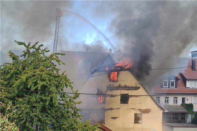 Das Gebäude ist völlig ausgebrannt. Foto: B. Beytekin