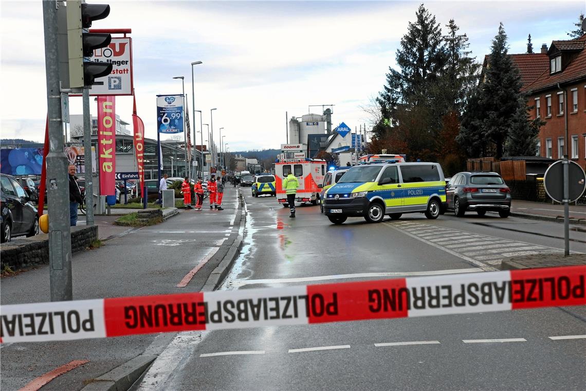 Zwei Tote in Schorndorf, ein Verletzter in Fellbach Das Gebiet um die Stuttgarter Straße wurde weiträumig abgesperrt.
