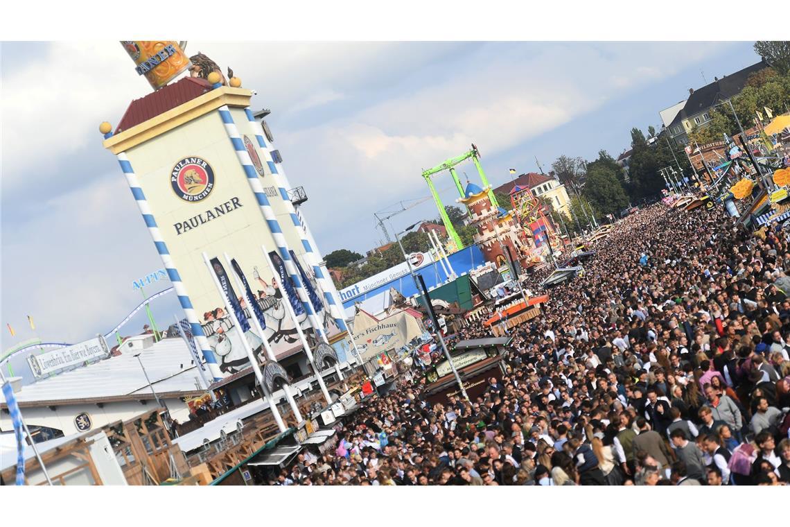Wiesn viel zu voll - Kritik am Sicherheitskonzept Das Gelände wurde vorübergehend wegen Überfüllung geschlossen.