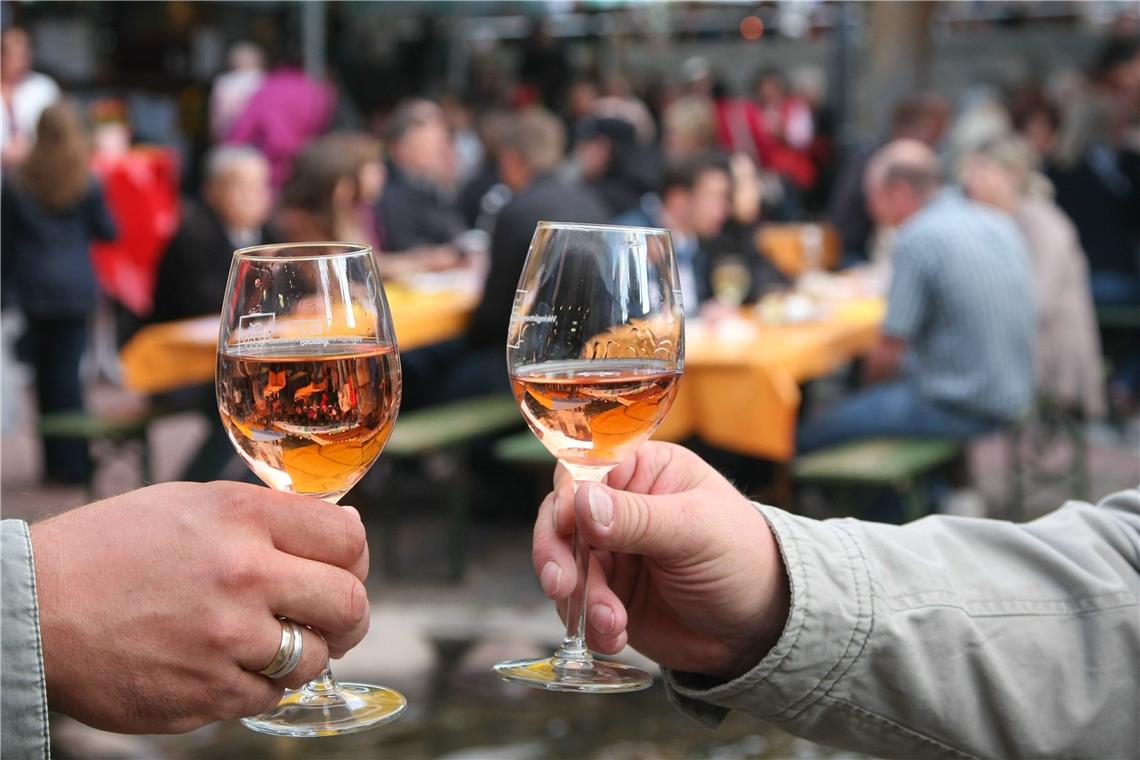 Das gemeinsame Wein genießen auf dem Weindorf in Backnang muss noch ein Jahr warten. 
